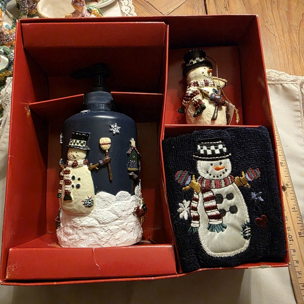 Snowman bathroom 4 piece decor set!